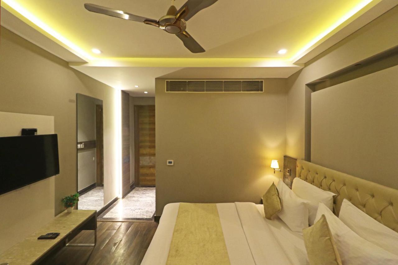 The Ivy Grand Hotel In City Centre With Free Secured Parking New Delhi Exterior photo