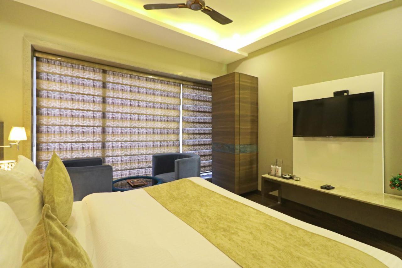 The Ivy Grand Hotel In City Centre With Free Secured Parking New Delhi Exterior photo