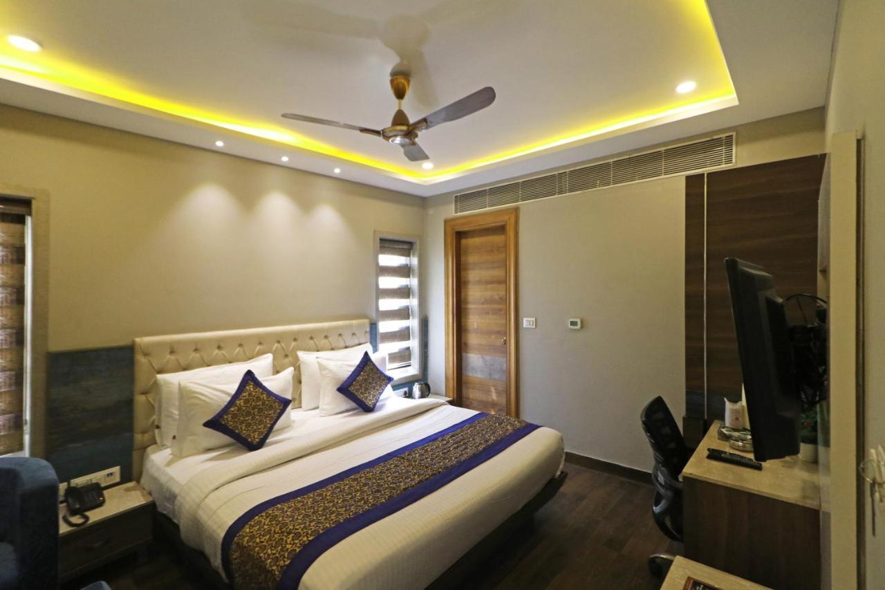 The Ivy Grand Hotel In City Centre With Free Secured Parking New Delhi Exterior photo