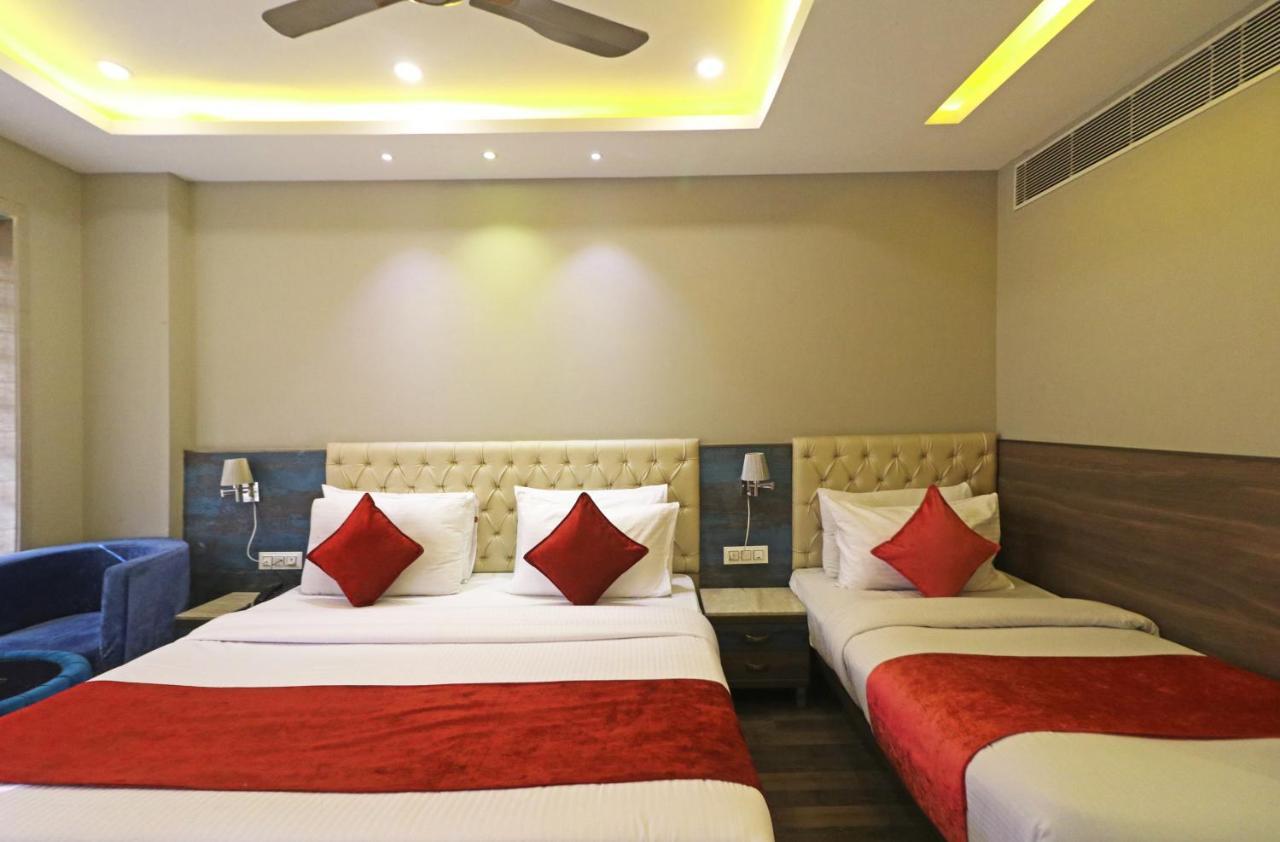 The Ivy Grand Hotel In City Centre With Free Secured Parking New Delhi Exterior photo