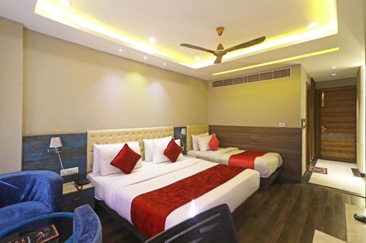 The Ivy Grand Hotel In City Centre With Free Secured Parking New Delhi Exterior photo