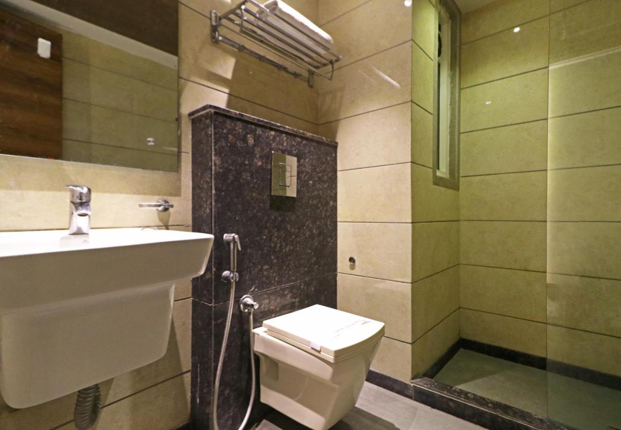The Ivy Grand Hotel In City Centre With Free Secured Parking New Delhi Exterior photo